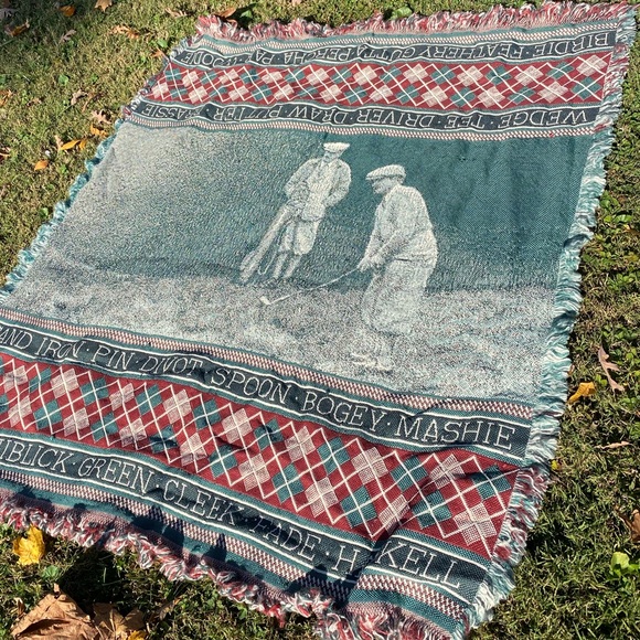 Golfers golf green throw blanket. - Picture 3 of 6